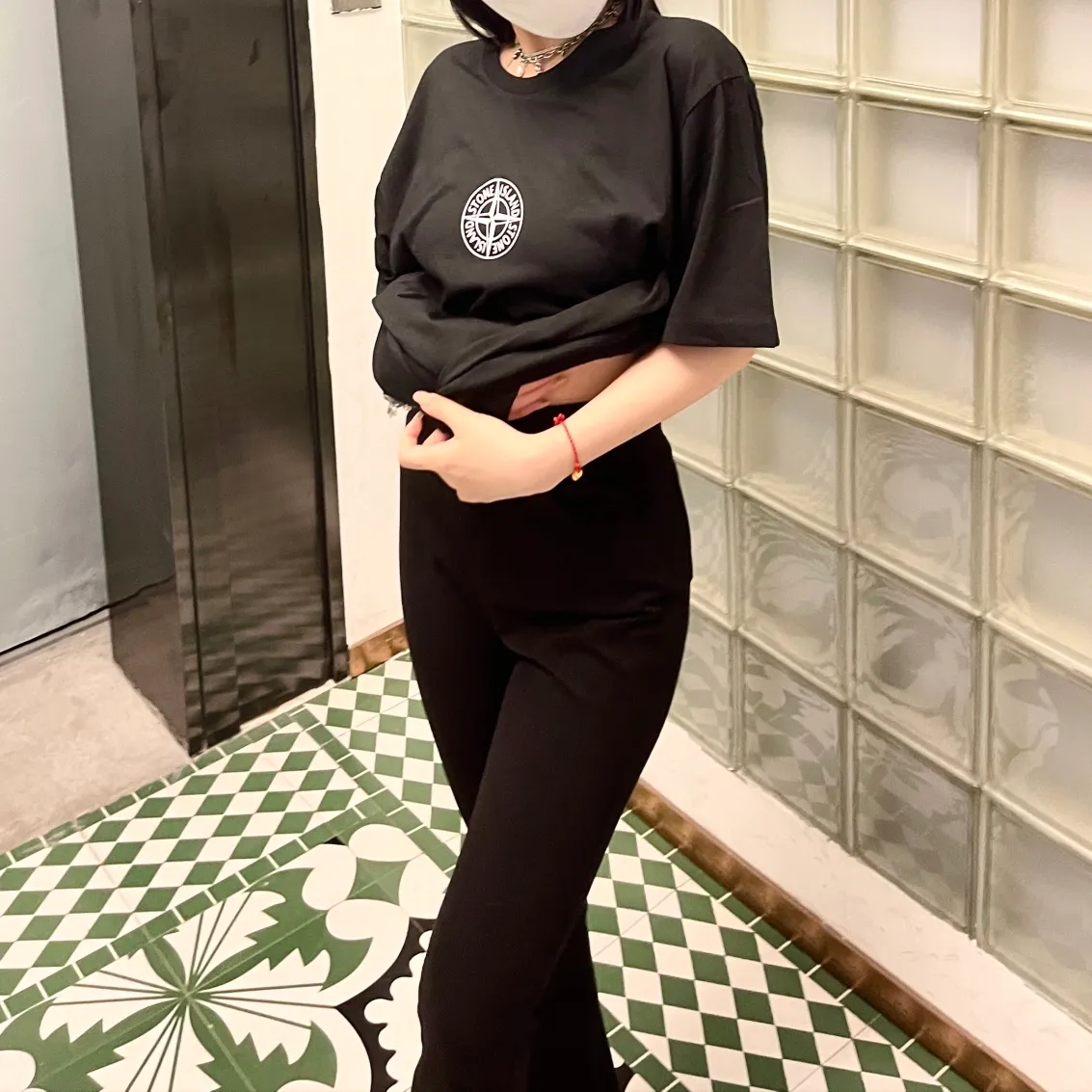 W610#P110💰 Stone Island logo printed front and back short-sleeved men's and women's loose casual T-shirts. Made of 260g combed cotton with 32-count double yarn. Double-threaded two-needle pressed thread. No deformation after long-term washing. Imported 3D printing. No fading. No cracking. Authentic pattern making. Double tags washed. Original packaging. Color: black-white. Size M-XXL.